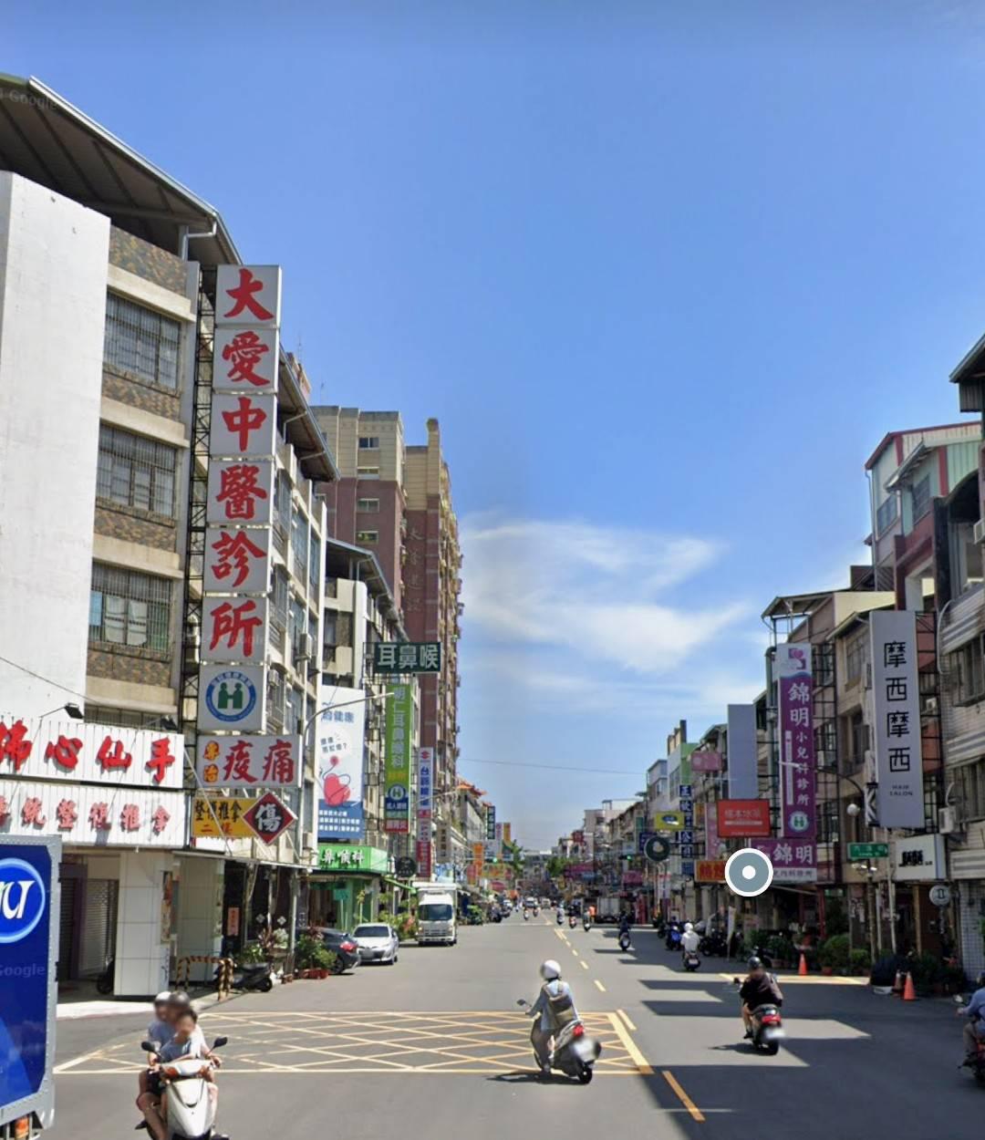 五甲商圈正三角窗旗艦店霸面寬20米5樓廣告超醒目