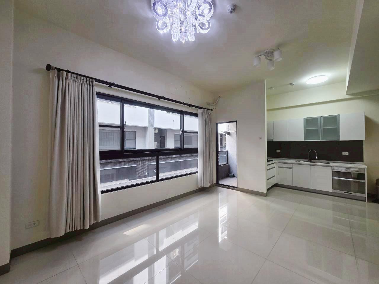 仁雄商圈*輕屋齡免裝潢可停雙車墅美透天