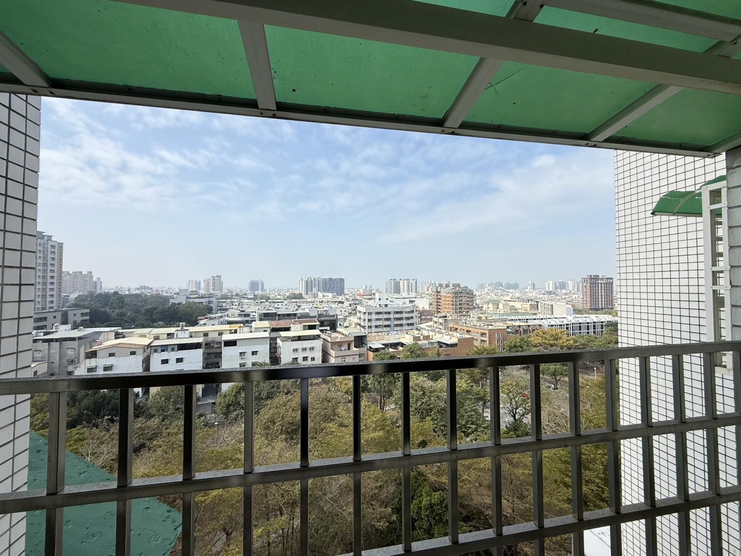 楠梓日月光公園首排可看海五房樓中樓