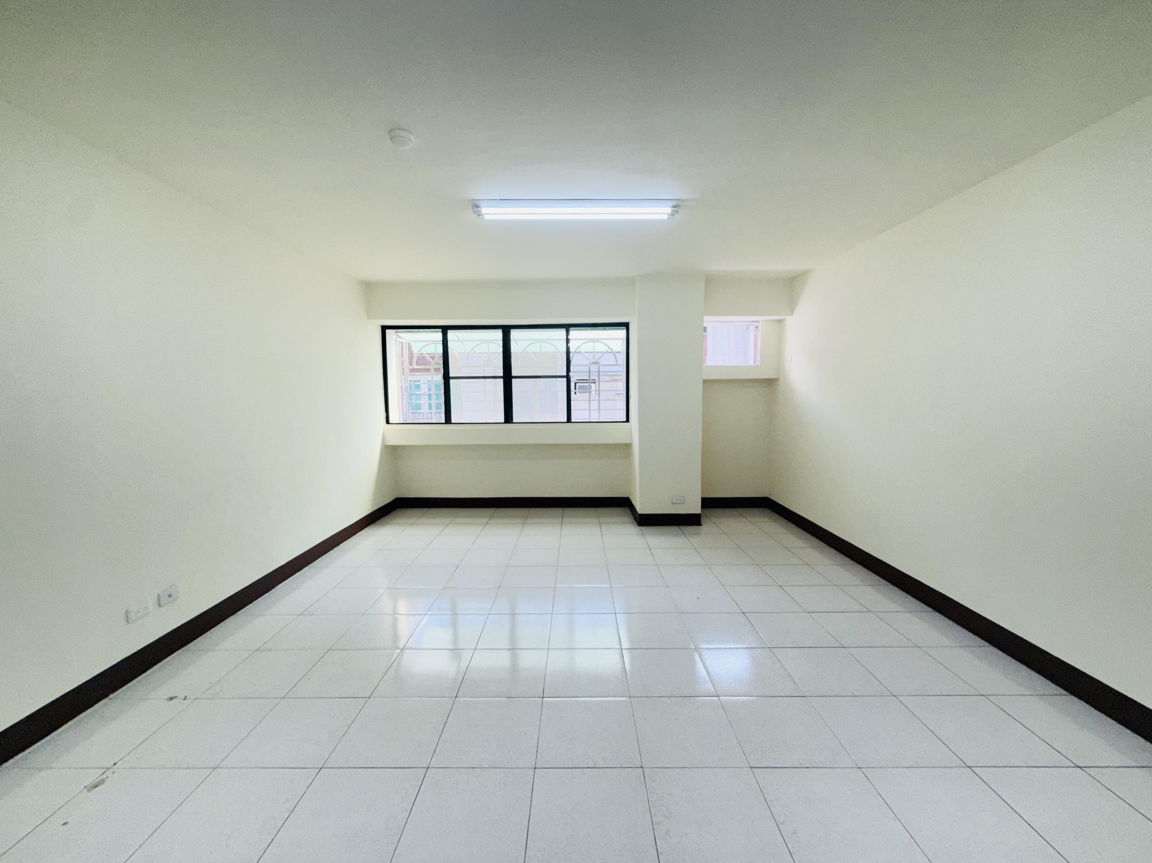 秒殺！大立百貨 自強商圈 衛浴開窗採光大三房平車