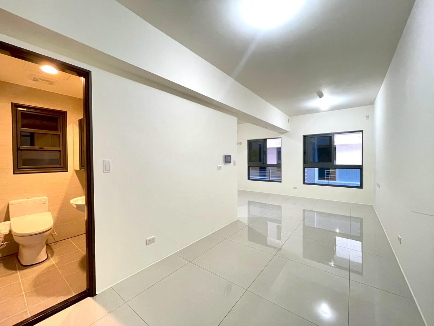 1年屋*崑庭敦品全新大兩房有兩衛開窗+平車