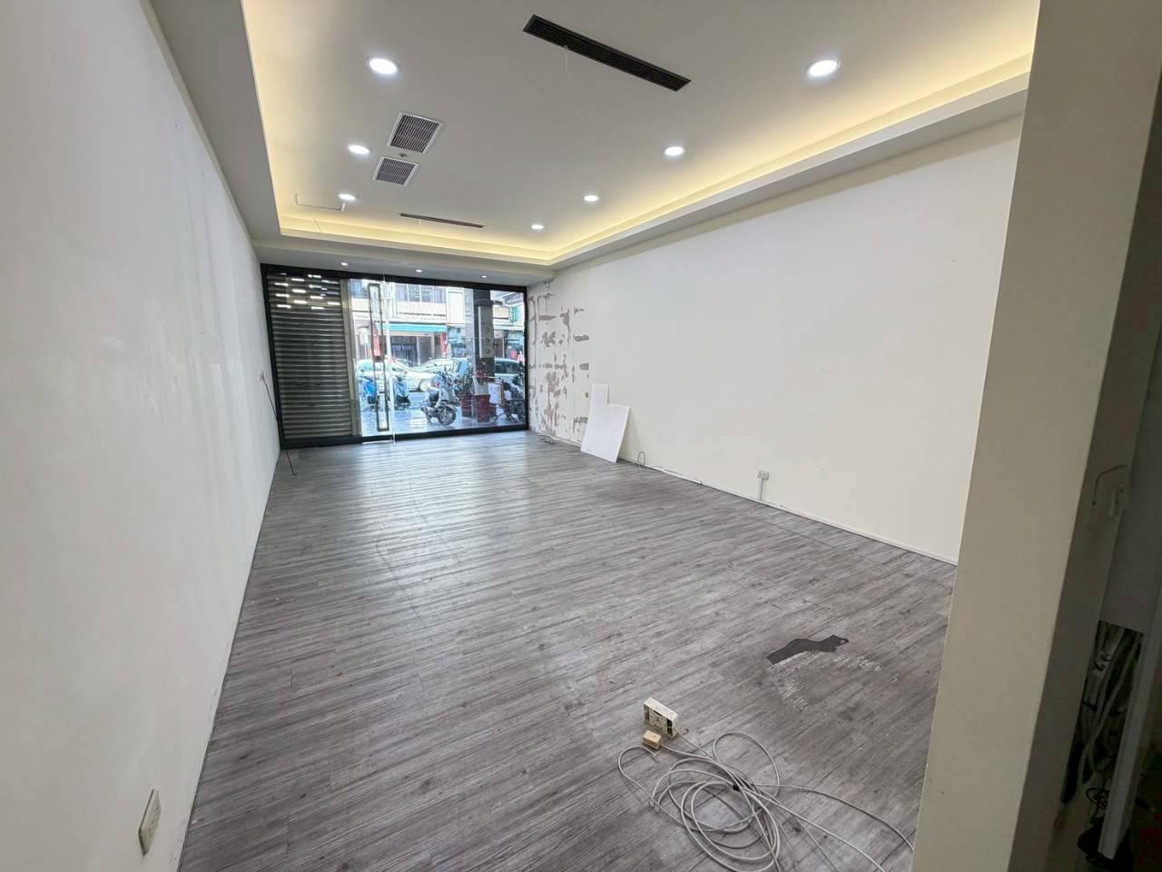 台中大里正東榮路上/超級黃金店面/出租1+2樓