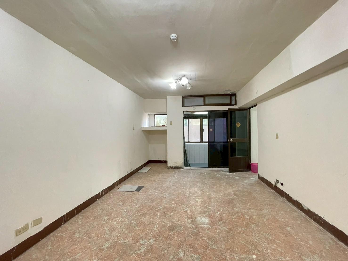 亞灣|駁二|亞洲大樓室內9坪大套房B