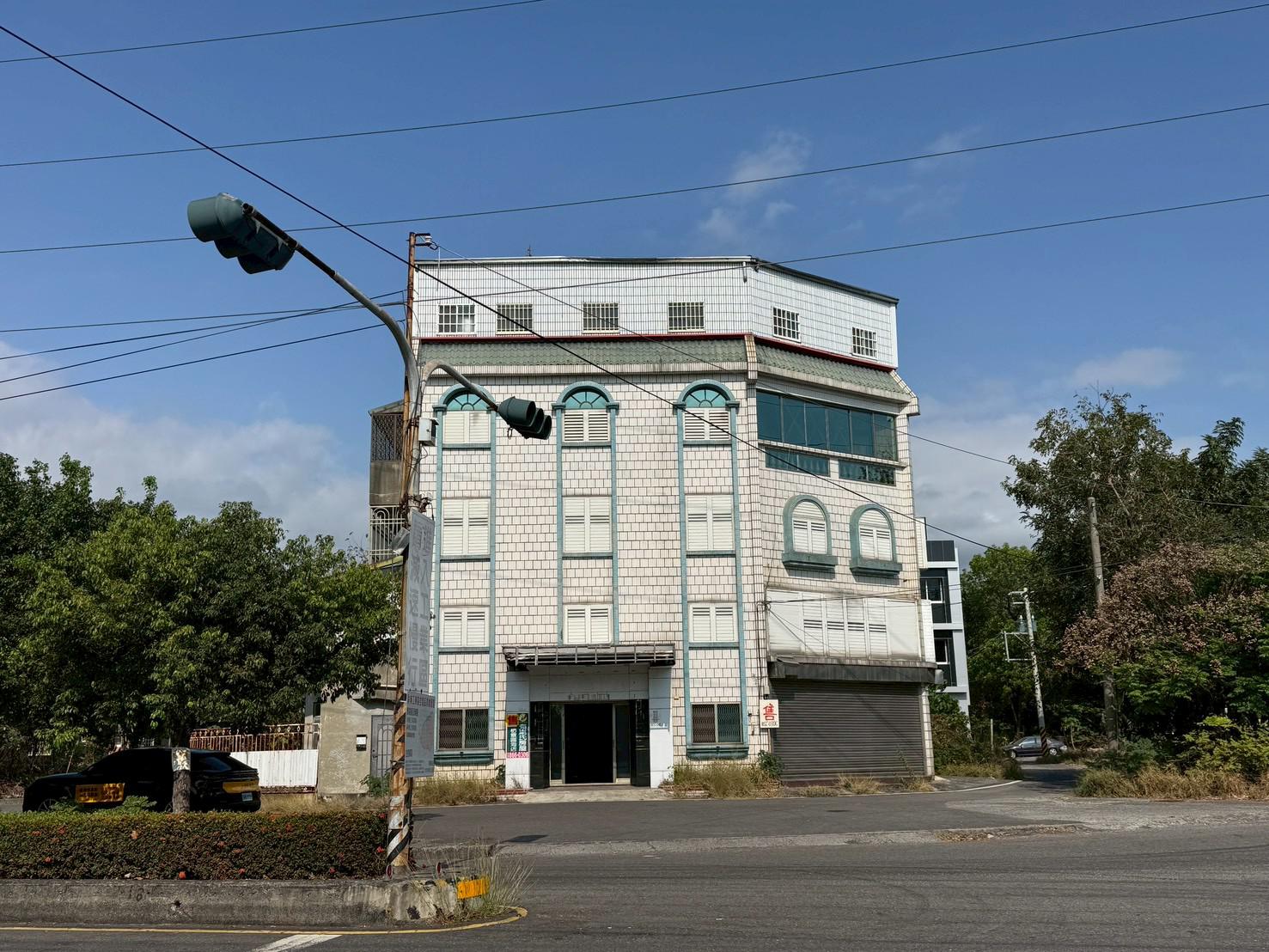 台17線路上/屏南工業區正三角窗大透店