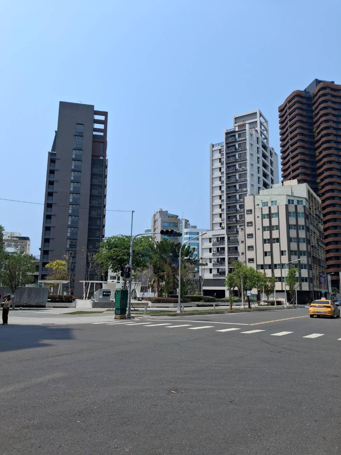 鹽埕埔站/愛河駁二/明亮通風套房