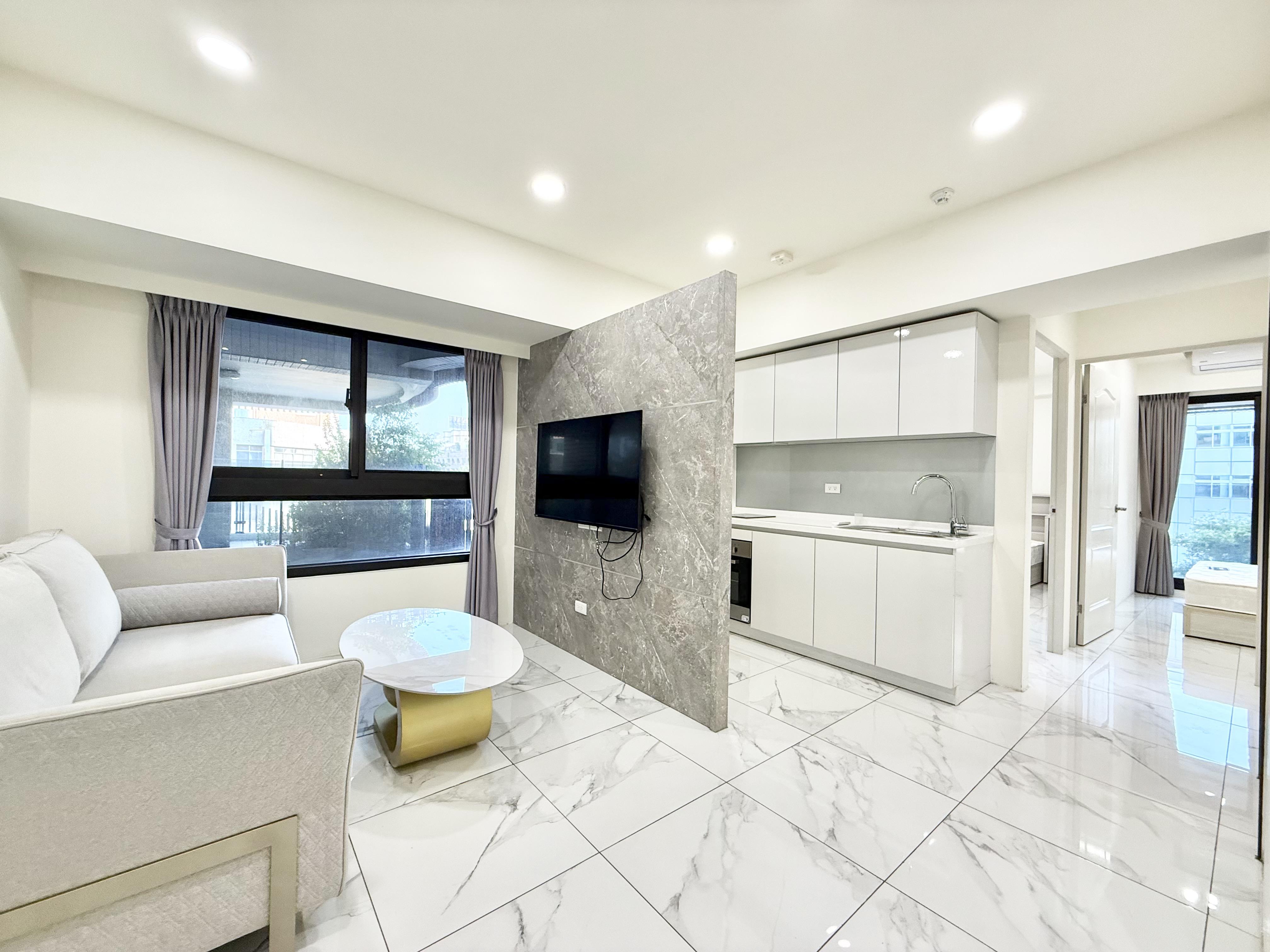 降到底!屋齡未滿5年!亞灣採光美兩房車位