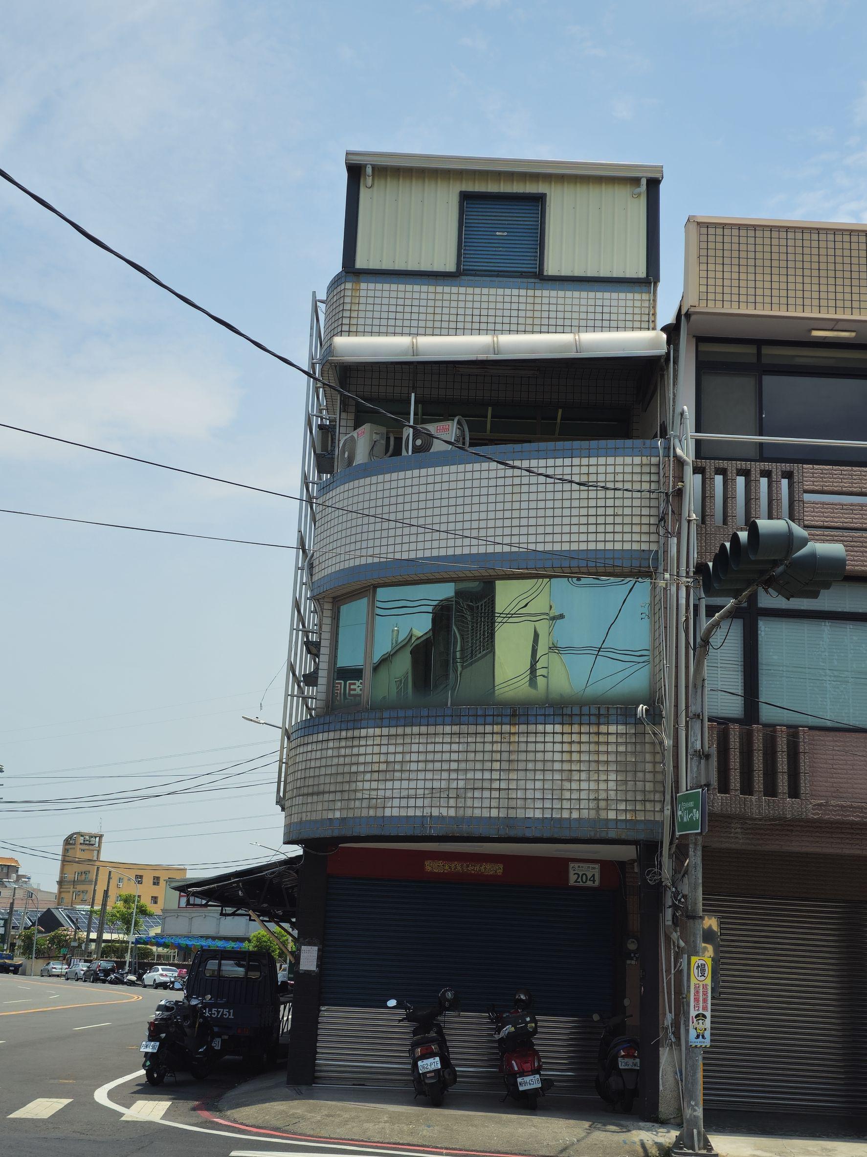 三角窗鳳林三路透天店面(廣告牆另租)