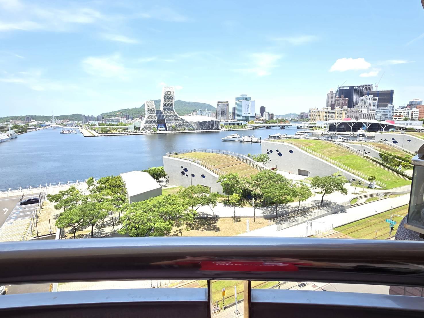 全高雄山海港全景首排帝王位/海洋帝國溫馨房大平車/鴻海集團為鄰