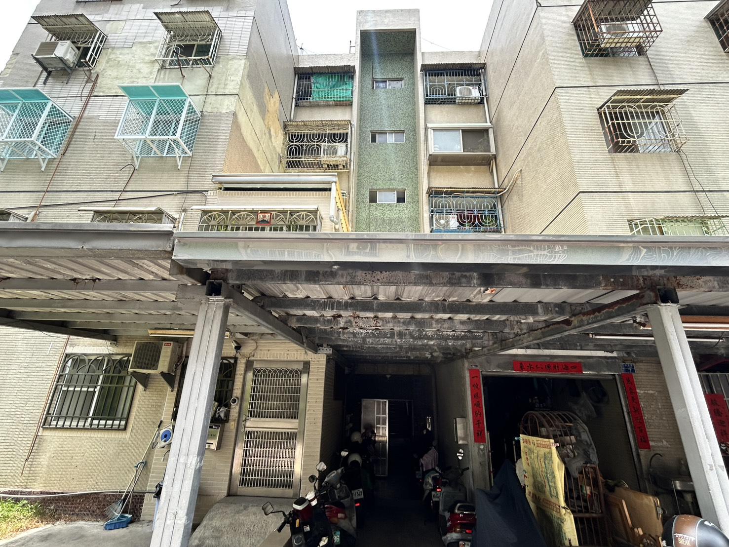 衛武營｜LaLaport｜新富路商圈免整理公寓三樓