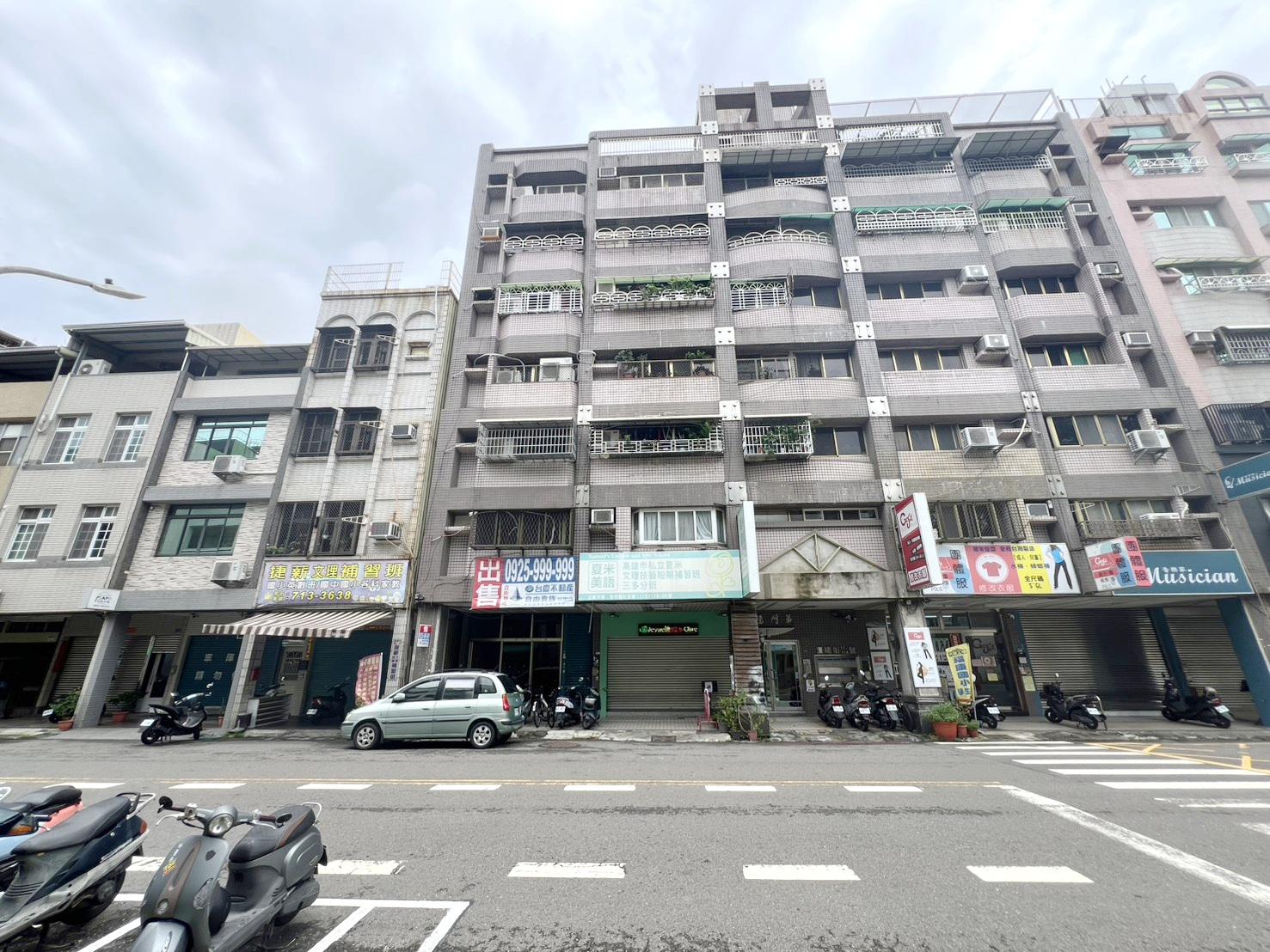 衛武營三多商圈/輕軌/面寬4米4前路後巷1+2樓店面