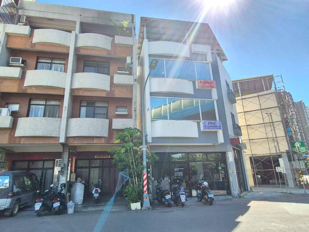 自由福山榮總-大地坪面寬稀有角窗金透店