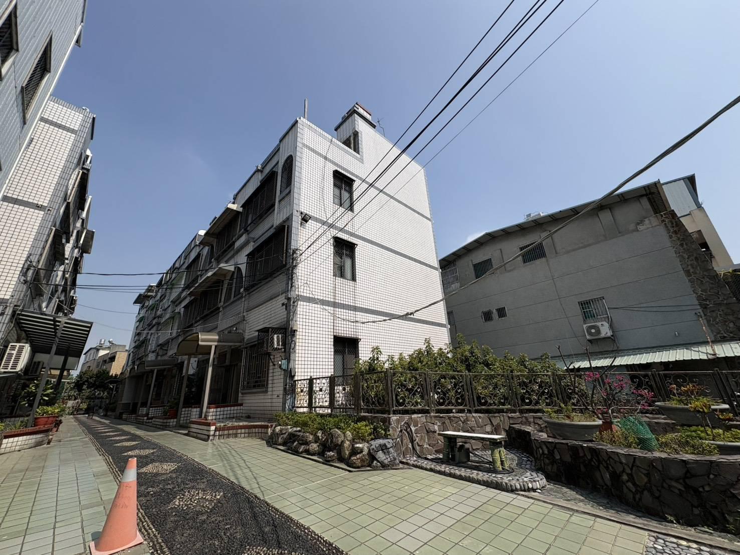 鳳山鄰工協市場鳳山國中邊間雙車墅