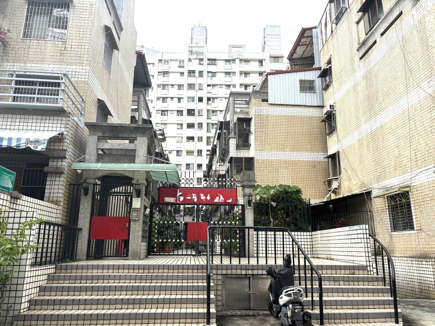 巨蛋生活圈.河堤.微笑.社區型車庫四樓透天