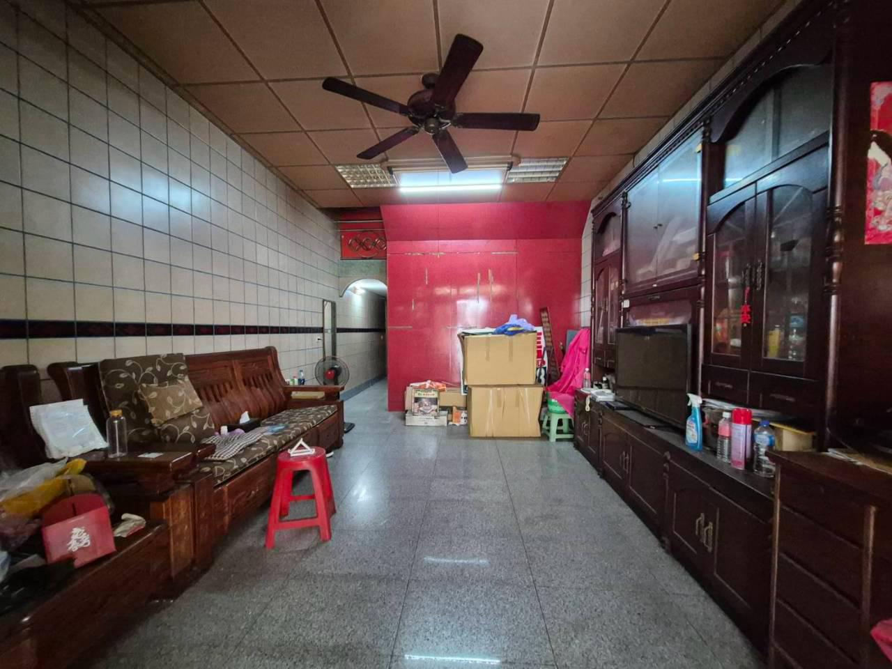 輕軌旁鼎山家樂福-大路頂稀有金透店