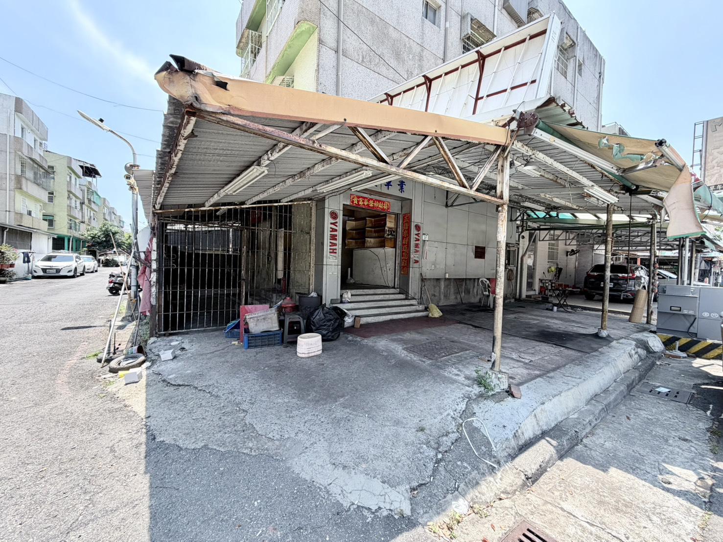 前鎮國中三角窗六米大面寬公寓一樓超醒目店住