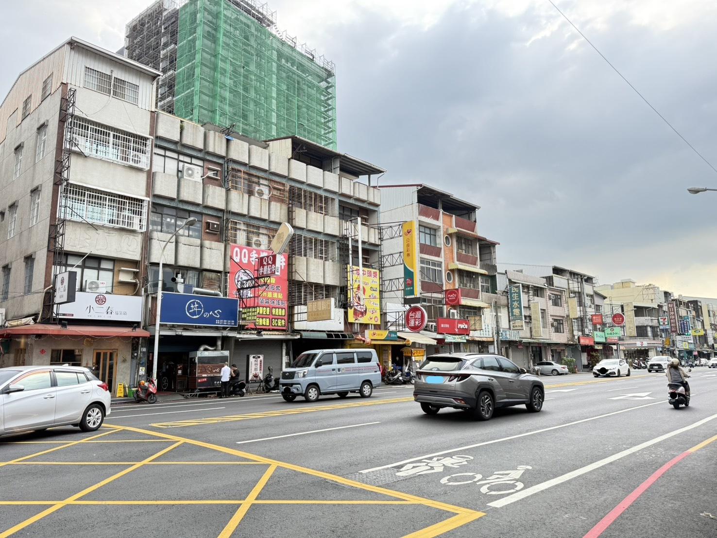 屏東大學旁正民生路上黃金聚寶盆金店面