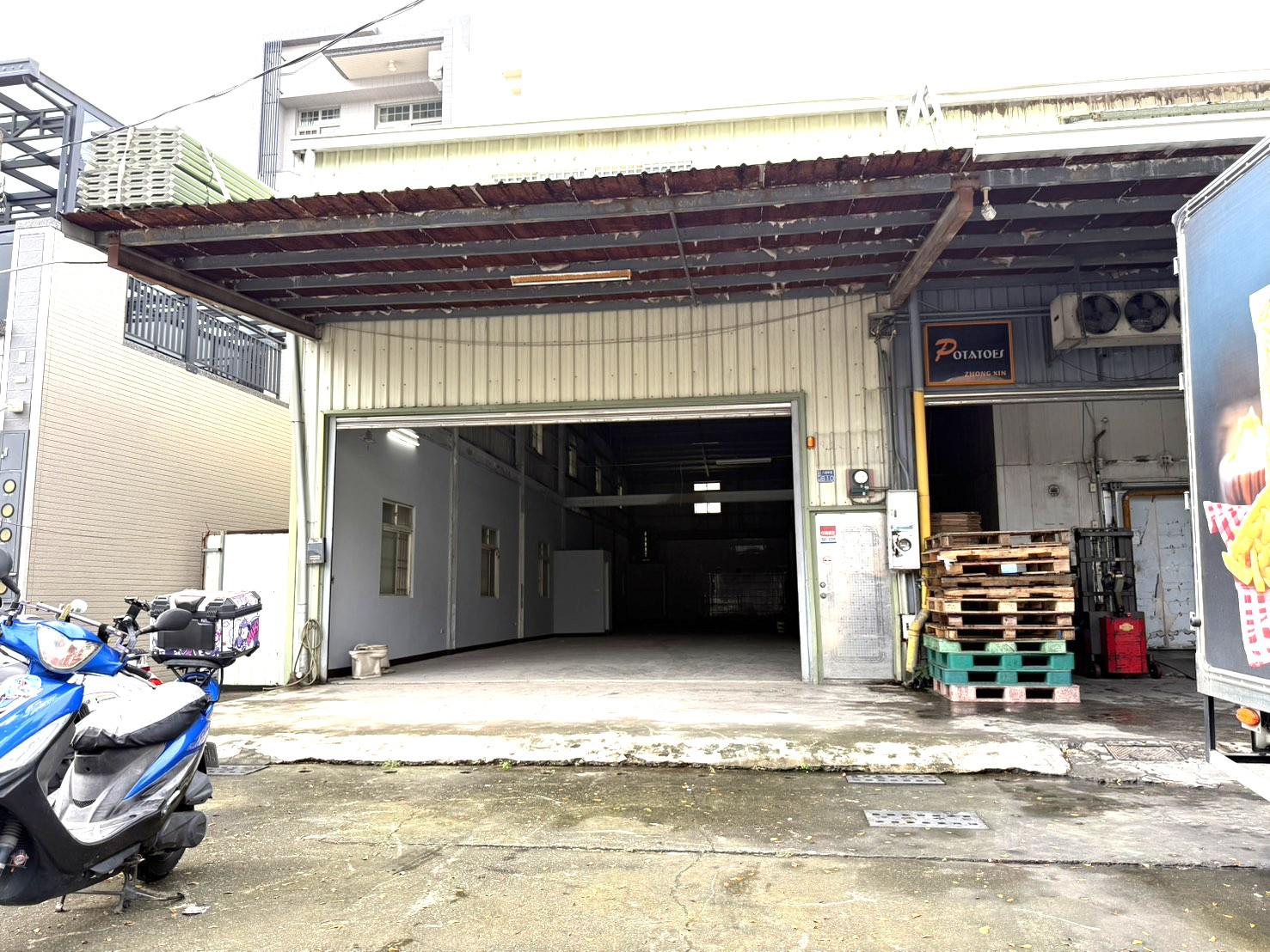 仁武八德中路廠房.倉庫.地點好.有大電.正大馬路旁