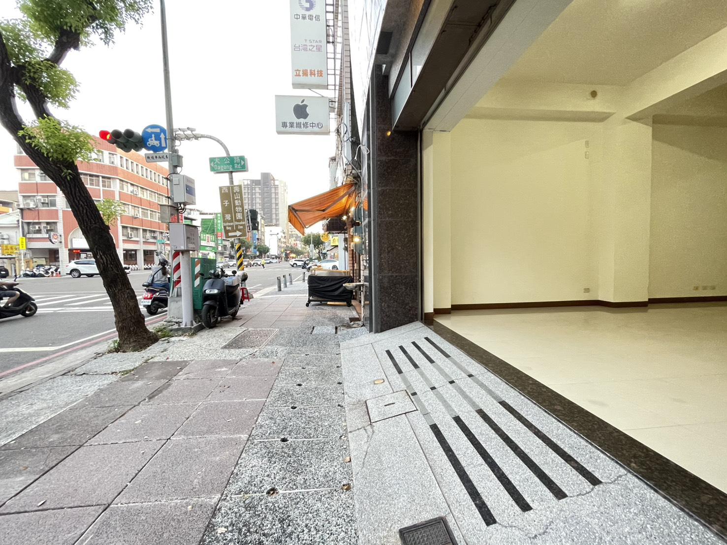 (租)鹽埕挑高氣派5米寬店面1樓